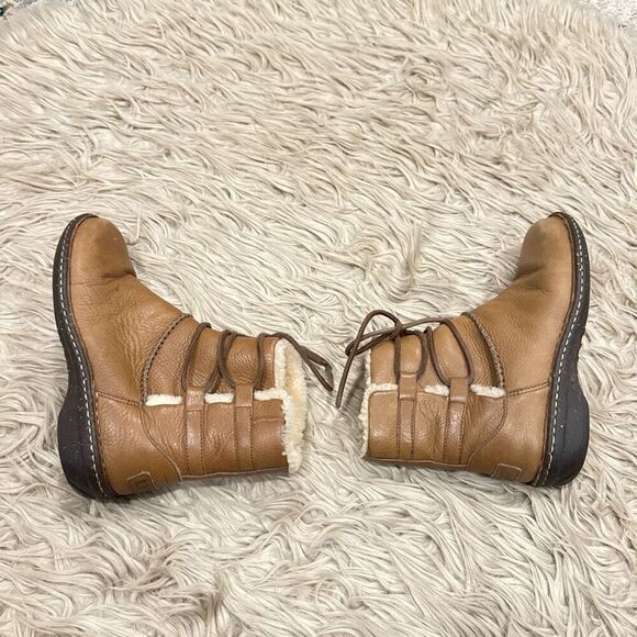 UGG Caspia 1932 Tan Leather Lace Up Ankle Sheepskin Warm Boots Womens Sz 8 - Picture 10 of 10